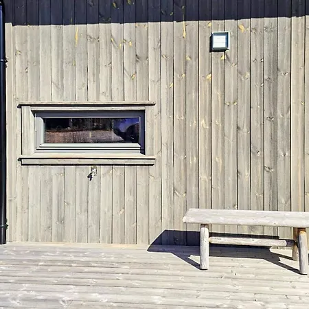 11 Person In Hornnes