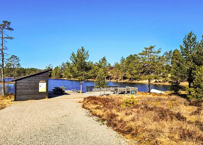 11 Person In Hornnes