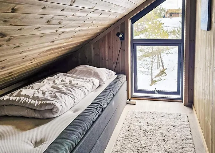 11 Person In * Hornnes